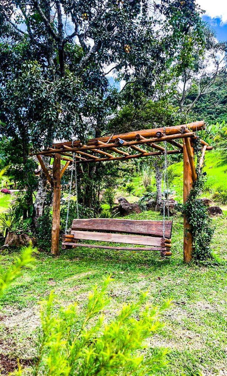 Chale Araucaria- Vale Das Pedras Mg Sapucaí-Mirim Dış mekan fotoğraf